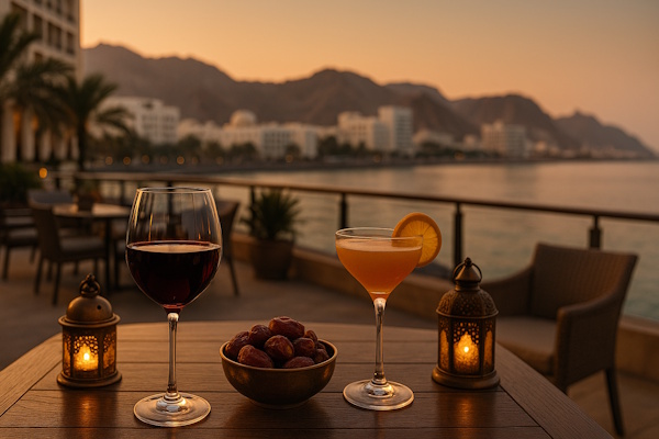 Drinks (Alkohol) auf einem Tisch in einer Bar im Oman